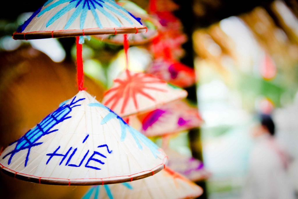  N&eacute;t cố đ&ocirc; ở chợ n&oacute;n Dạ L&ecirc;